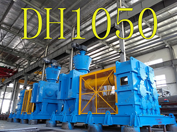 国内^大型号干法辊压造粒机出口发货现场